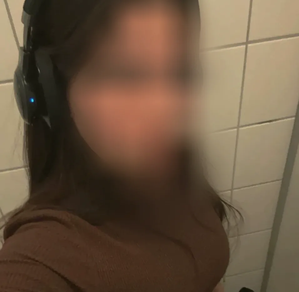Natalia, 25