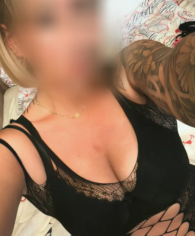 Sari, 27